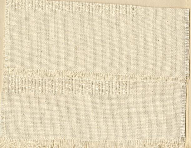 Obrus lniano-bawełniany. Wzór opracowany w 1989 r. Obrus wykonany techniką splotu płótna oraz splotu rypsu, na krośnie czteronicielnicowym podnóżkowym.