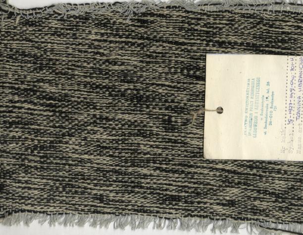 Tkanina ubraniowa. Wykorzystywana do szycia spodni. Wzór wykonany z przędzy bawełnianej i wełnianej.